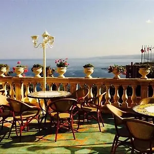 https://taormina-park-hotel.taorminaitalyhotels.com